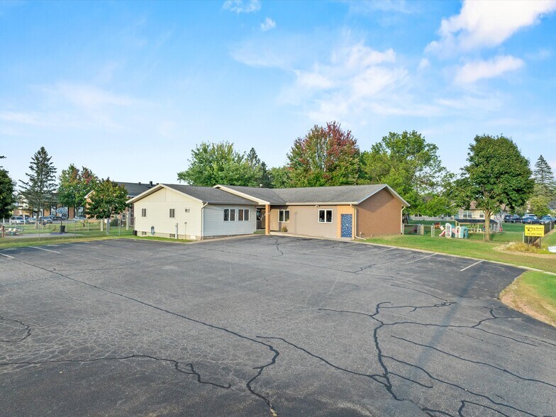 Primary Photo Of 1017 Laurel St, Marshfield Daycare Center For Sale