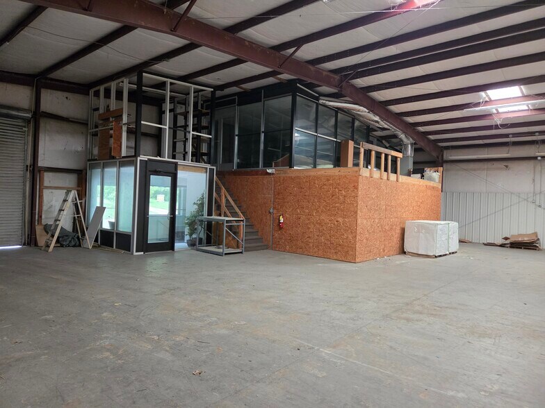 More Photos Of 3795 Evans Rd, Cumming Warehouse For Lease