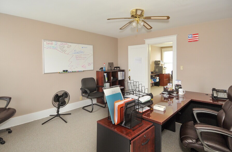 More Photos Of 5809 Bardstown Rd, Louisville Office Residential For Lease