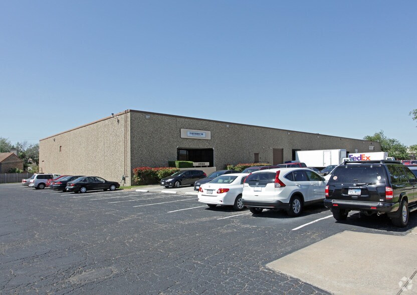 More Photos Of 3500-3550 Garden Brook Dr, Farmers Branch Warehouse For Lease