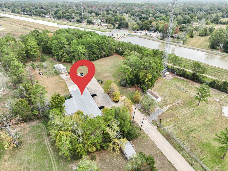 More Photos Of 7415 Eastex Freeway Plaza, Beaumont Industrial For Sale