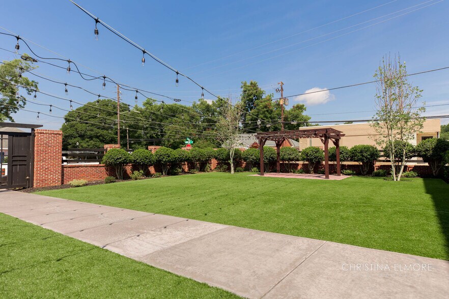 More Photos Of 806 Commerce St, Perry Storefront Retail Office For Sale