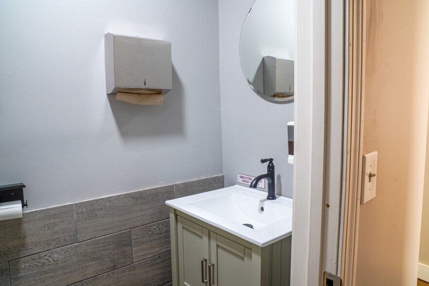 More Photos Of 123 Union Sq, Milford Restaurant For Sale