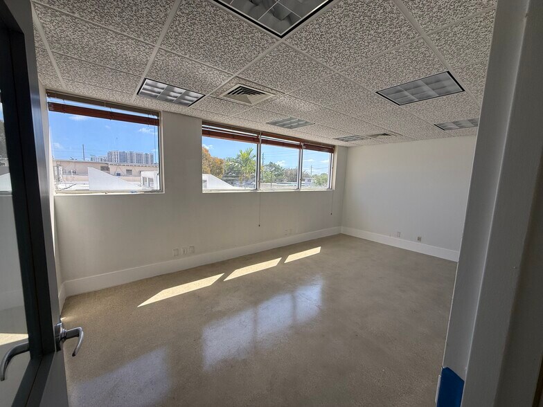 More Photos Of 2434 Hollywood Blvd, Hollywood Office For Sale