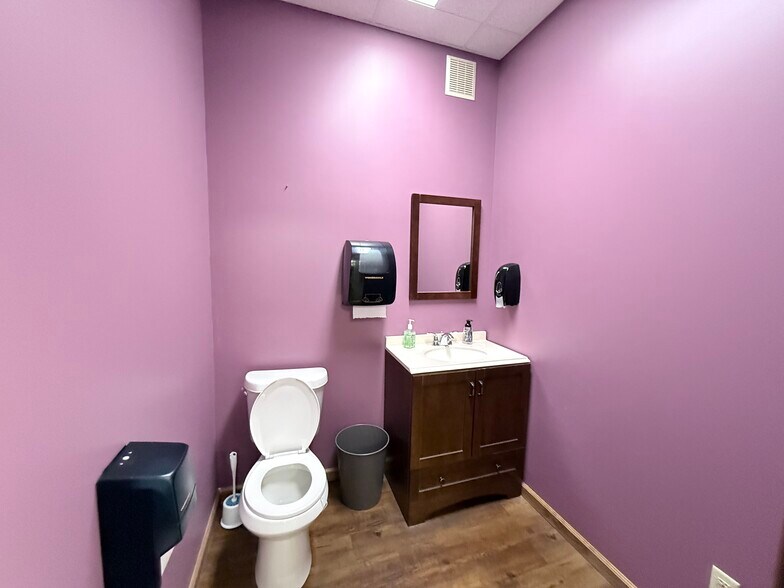 More Photos Of 431 13th St, Franklin Office For Sale