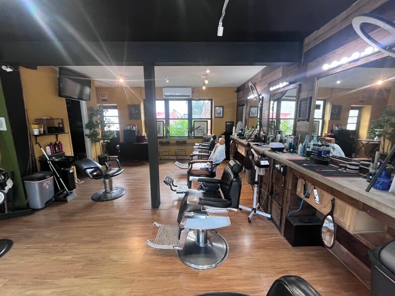 More Photos Of 611-619 N 2nd St, Philadelphia Auto Dealership For Lease