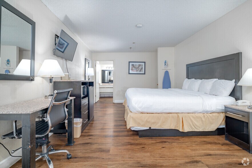 More Photos Of 3616 Veterans Blvd, Del Rio Hotel For Sale