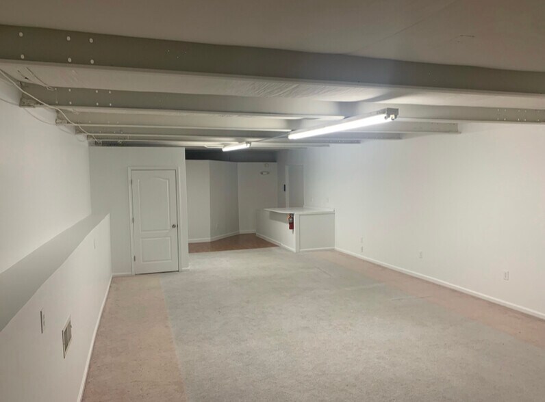 More Photos Of 809 Professional Pl W, Chesapeake Light Manufacturing For Sale