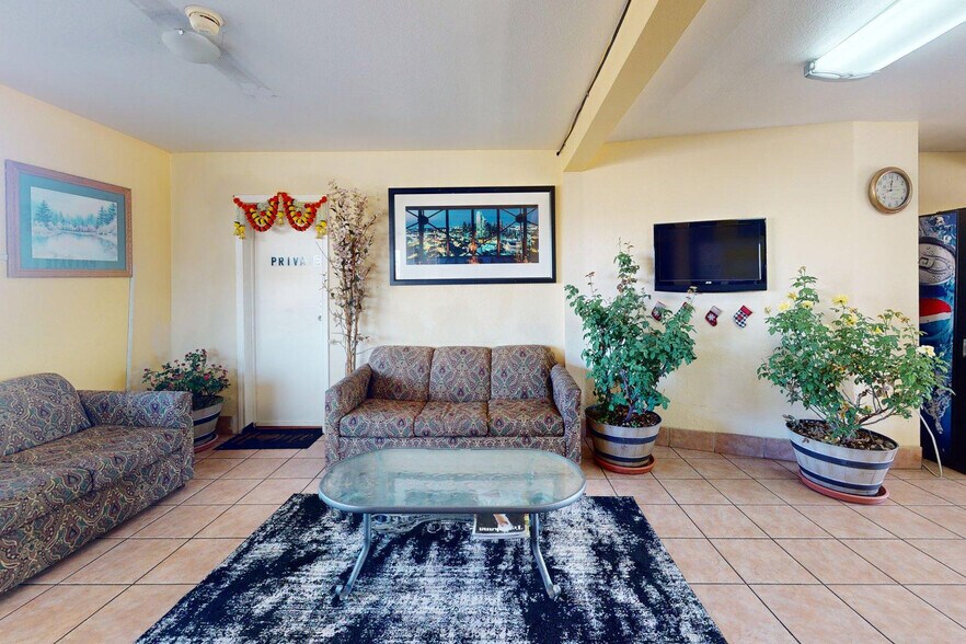 More Photos Of 900 Realtor Ave, Texarkana Hotel For Sale