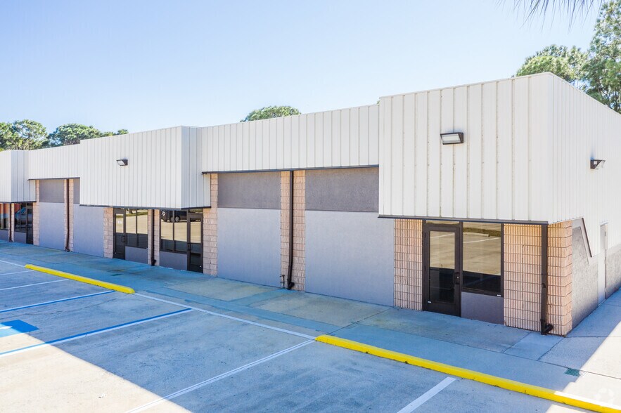 Primary Photo Of 1535 N Cogswell St, Rockledge Warehouse For Lease