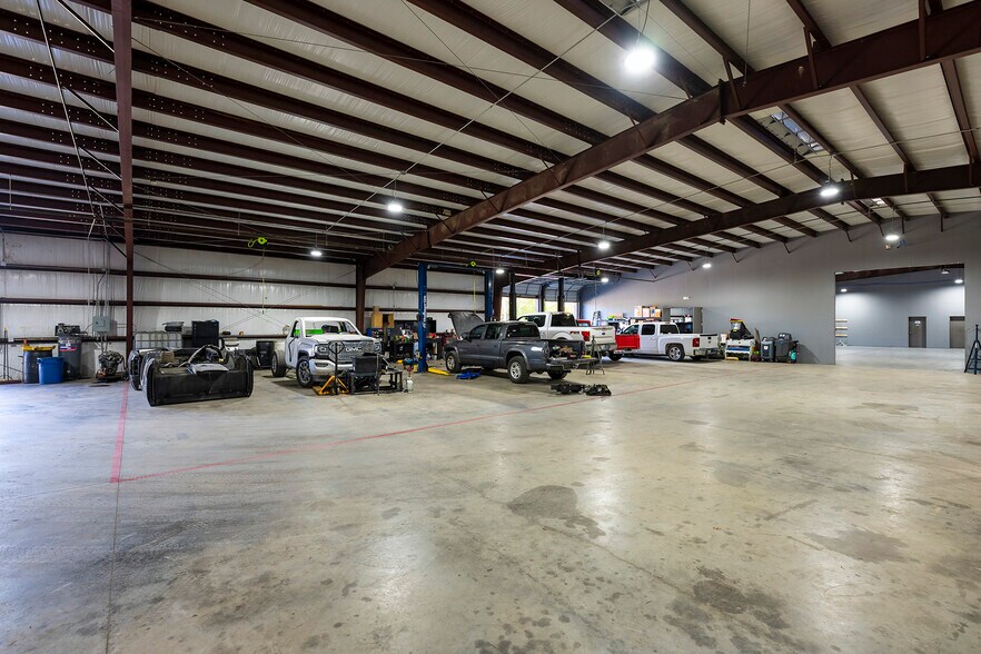 More Photos Of 21820 E Wallis Dr, Porter Warehouse For Lease