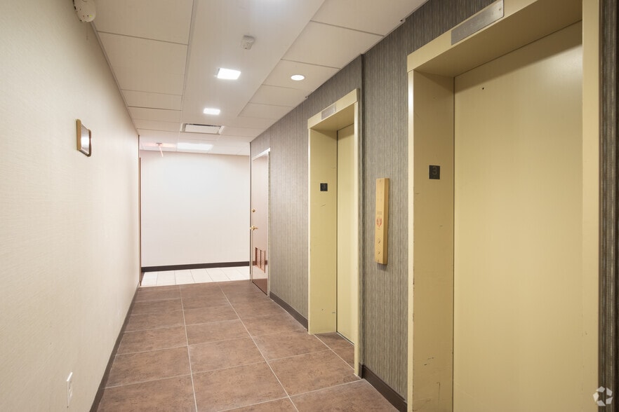 More Photos Of 11 Grace Ave, Great Neck Office For Lease