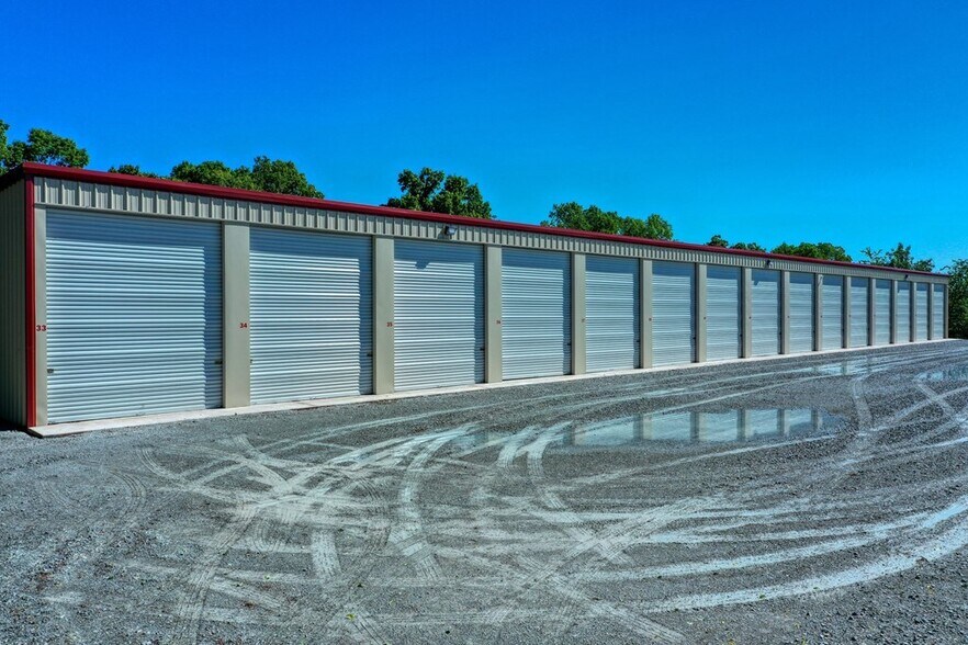 More Photos Of 50 Voss Ln, Huntingdon Self Storage For Sale