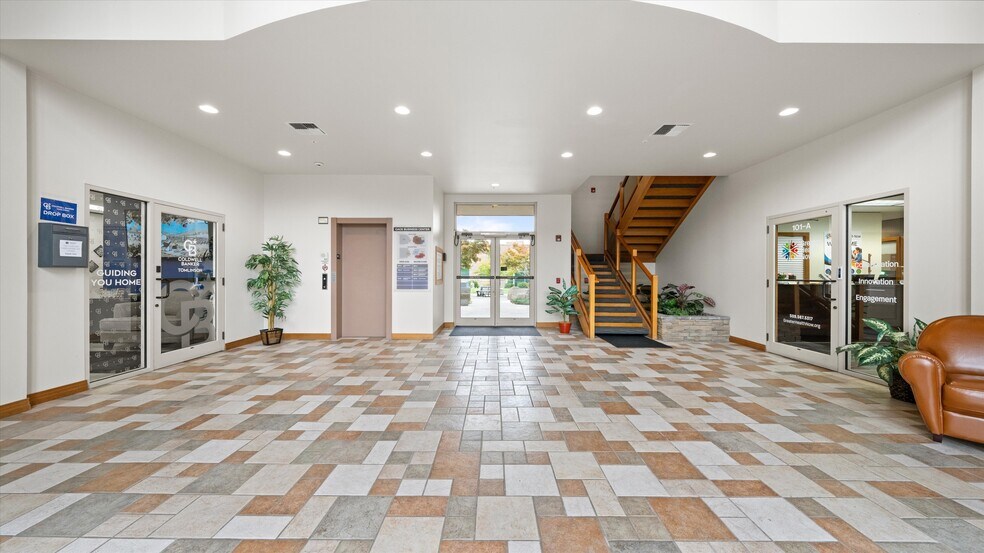 More Photos Of 8836 W Gage Blvd, Kennewick Office For Sale