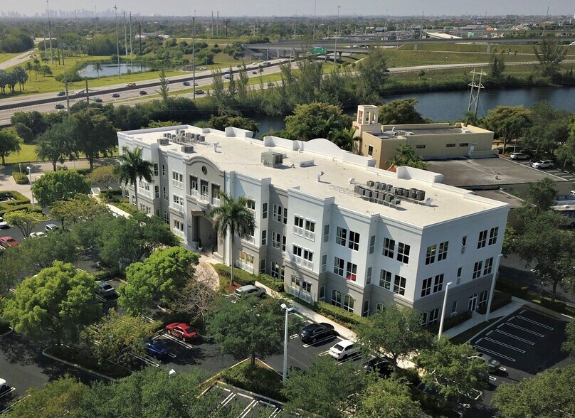 More Photos Of 14400 NW 77th Ct, Miami Lakes Office For Lease