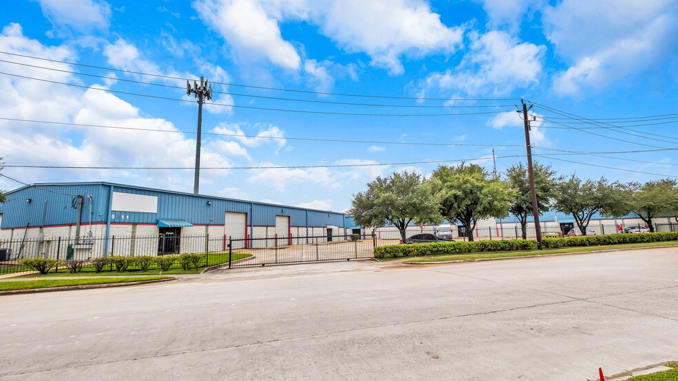 More Photos Of 5213 Brookglen Dr, Houston Light Manufacturing For Lease