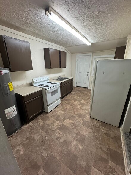 More Photos Of 403 Greenville St, Abbeville Apartments For Sale