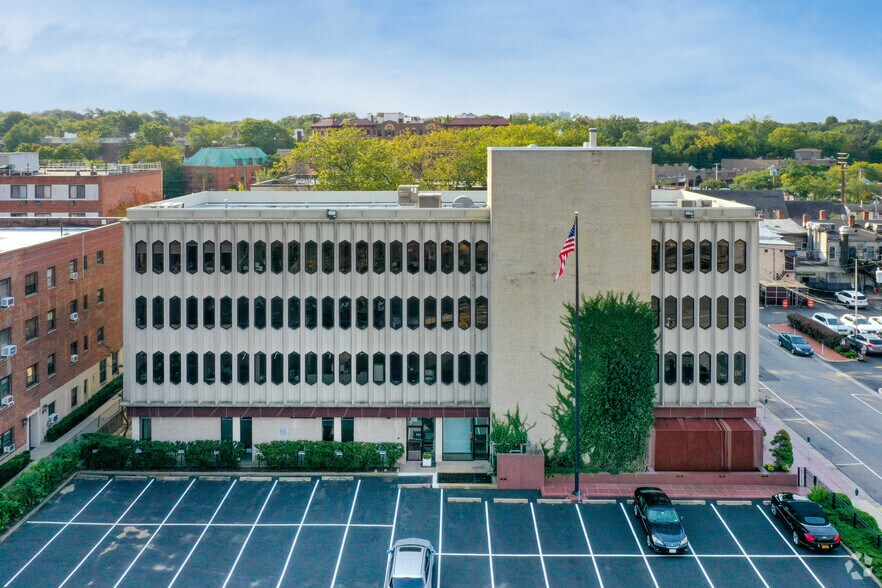 More Photos Of 9 Park Pl, Great Neck Office For Lease