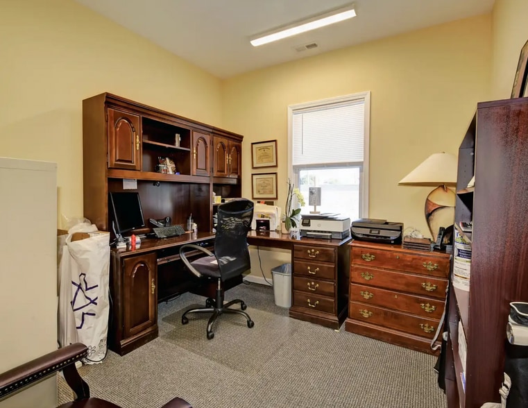 More Photos Of 521 N 26th St, Louisville Office For Sale