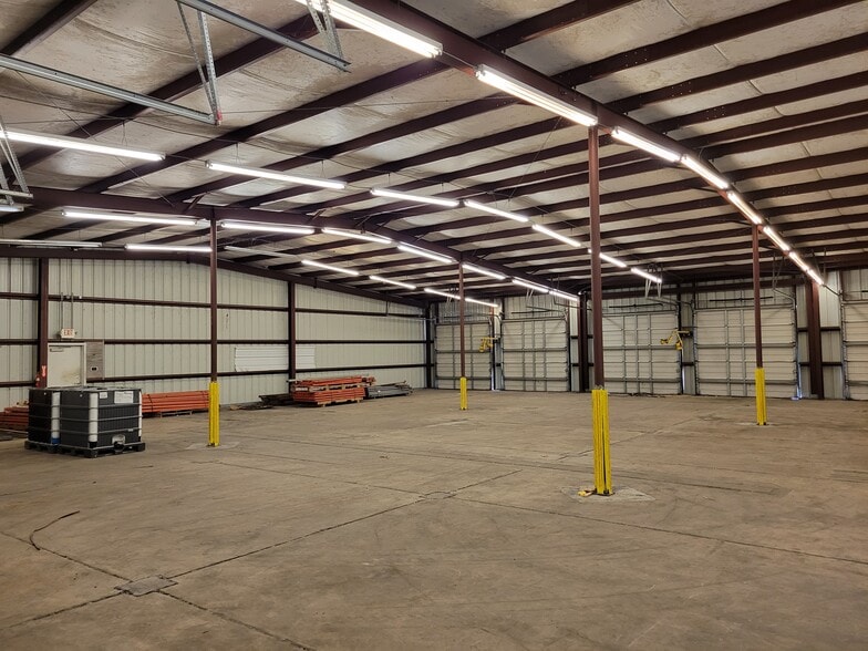 More Photos Of 158 Hangar Dr S, Victoria Distribution For Lease