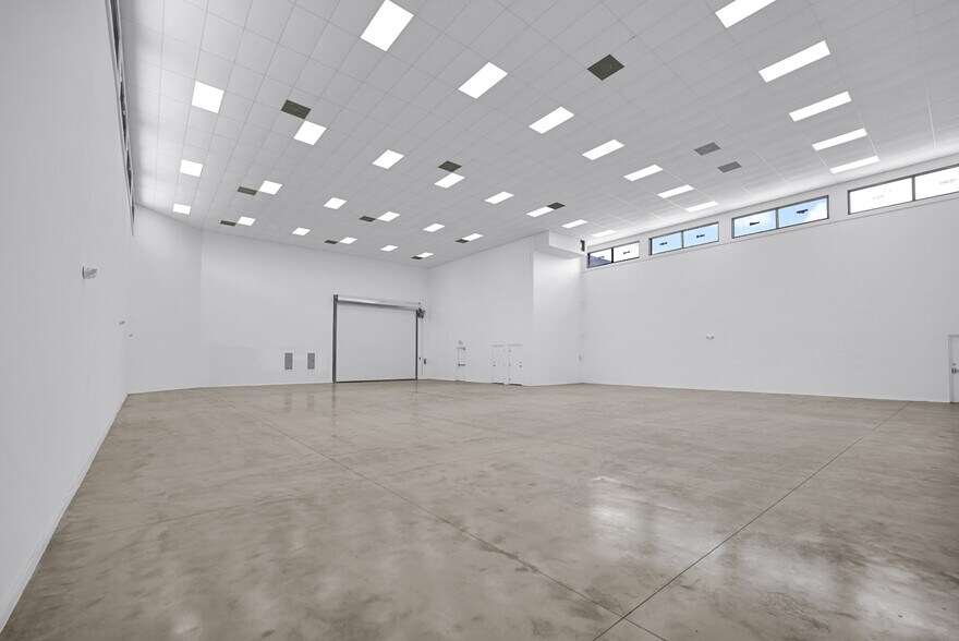 More Photos Of 210 NE 68th St, Miami Warehouse For Sale