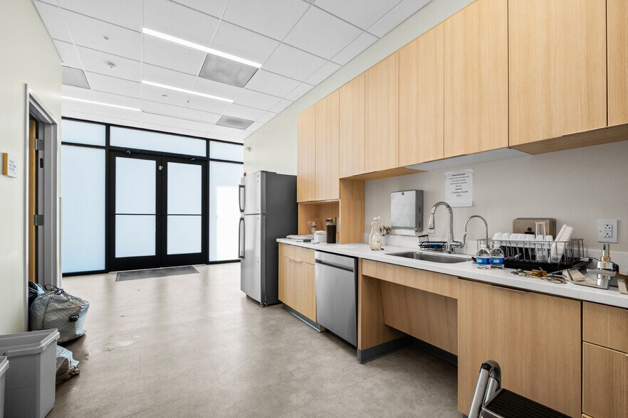 More Photos Of 701 S Broad St, Philadelphia Hospitality For Lease