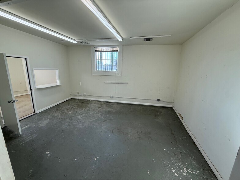 More Photos Of 4625 Exposition Blvd, Los Angeles Storefront For Lease