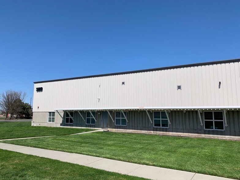 More Photos Of 10424-10428 W Aero Rd, Spokane Warehouse For Lease