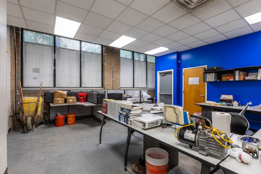 More Photos Of 2945 W Harrison St, Chicago Office For Sale