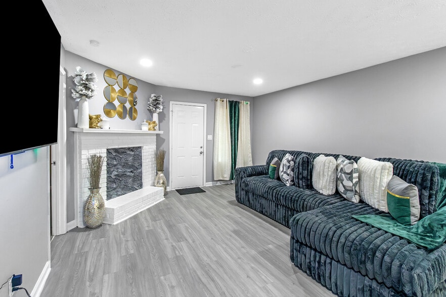 More Photos Of 563 Briar Hill Ct, Riverdale Apartments For Sale