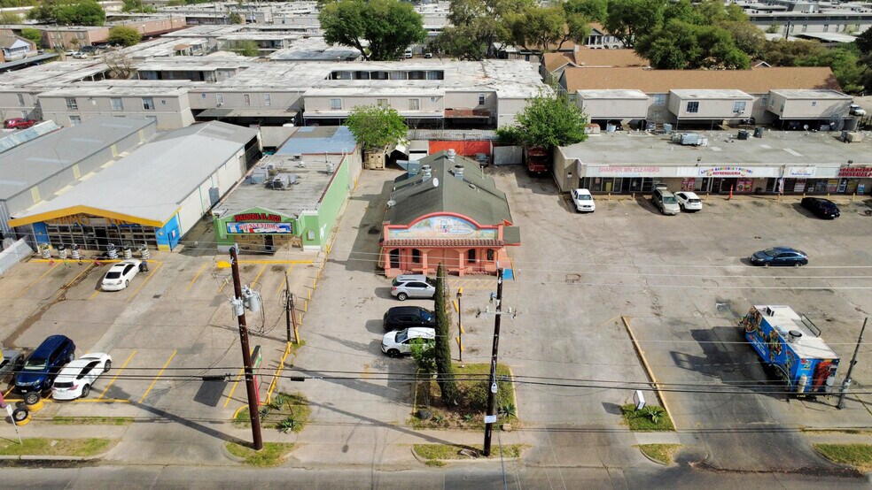 More Photos Of 7626 Clarewood Dr, Houston Restaurant For Sale