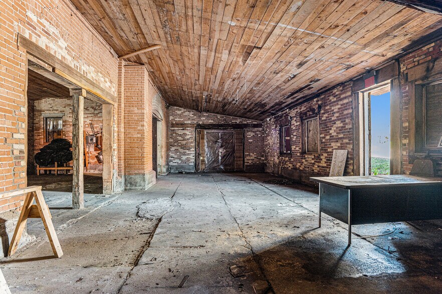 More Photos Of 226 Baldwin St, Big Rapids Light Distribution For Sale