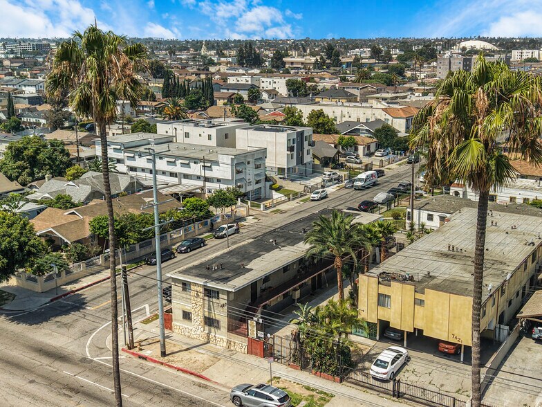 More Photos Of 7427 S Figueroa St, Los Angeles Apartments For Sale