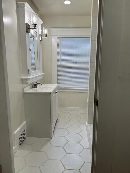 More Photos Of 1608-1610 S Wilton Pl, Los Angeles Apartments For Sale