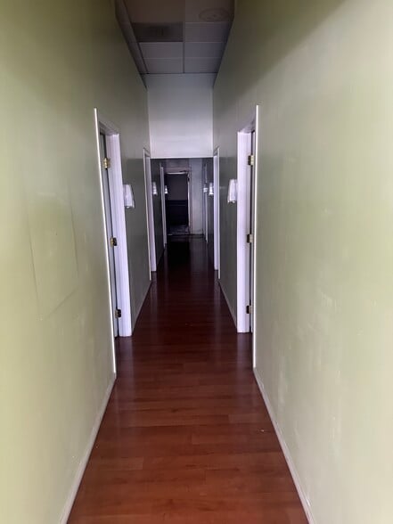 More Photos Of 843 W Foothill Blvd, Claremont Storefront Retail Office For Lease