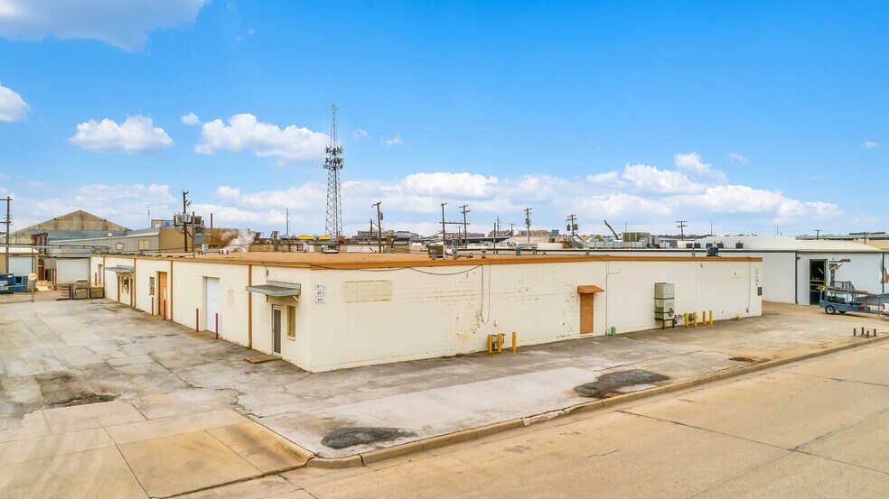 More Photos Of 2711-2725 Cullen St, Fort Worth Distribution For Lease