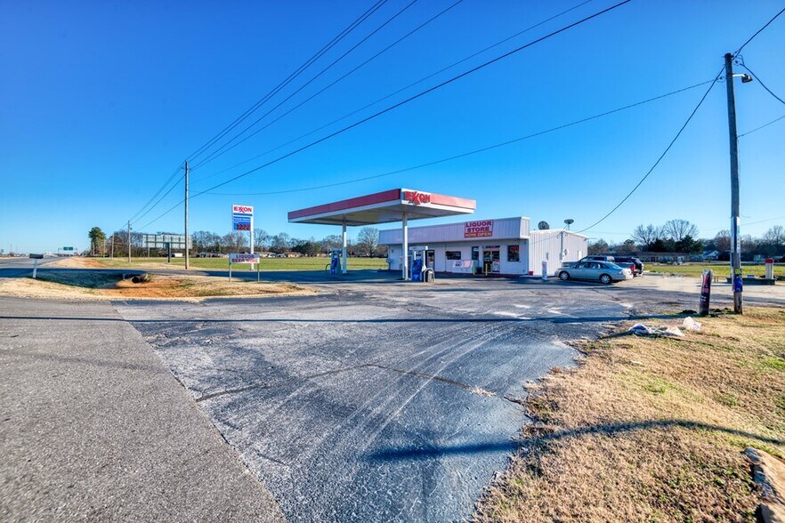 More Photos Of 3850 Highway 20, Tuscumbia Service Station For Sale
