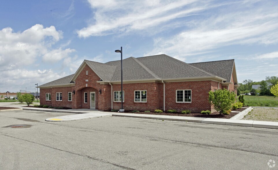 Primary Photo Of 820 Geneva Pky, Lake Geneva Office For Sale