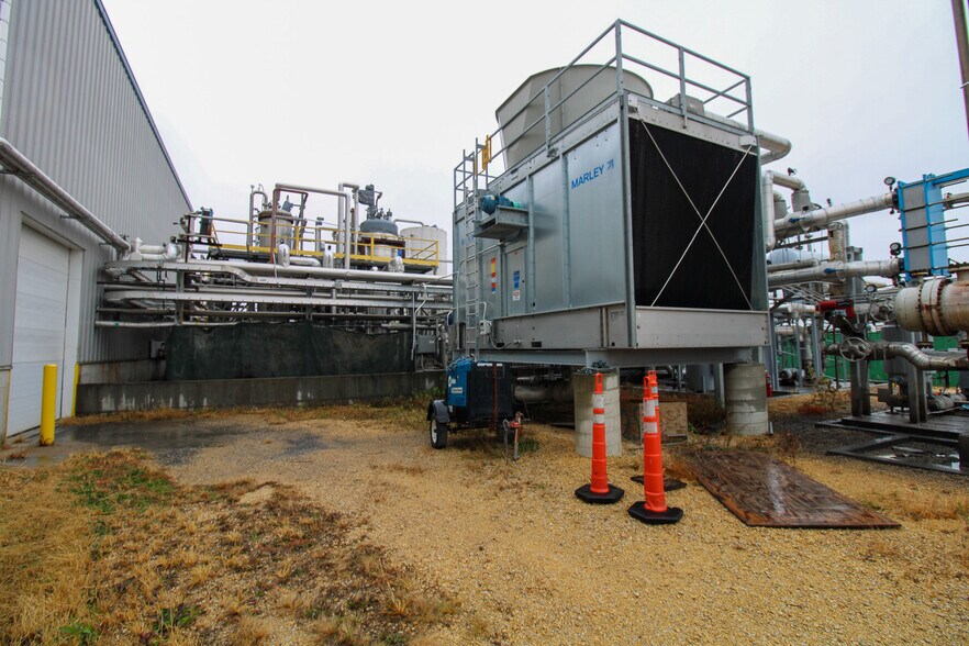 More Photos Of 5640 44th Ave S, Clinton Office For Sale