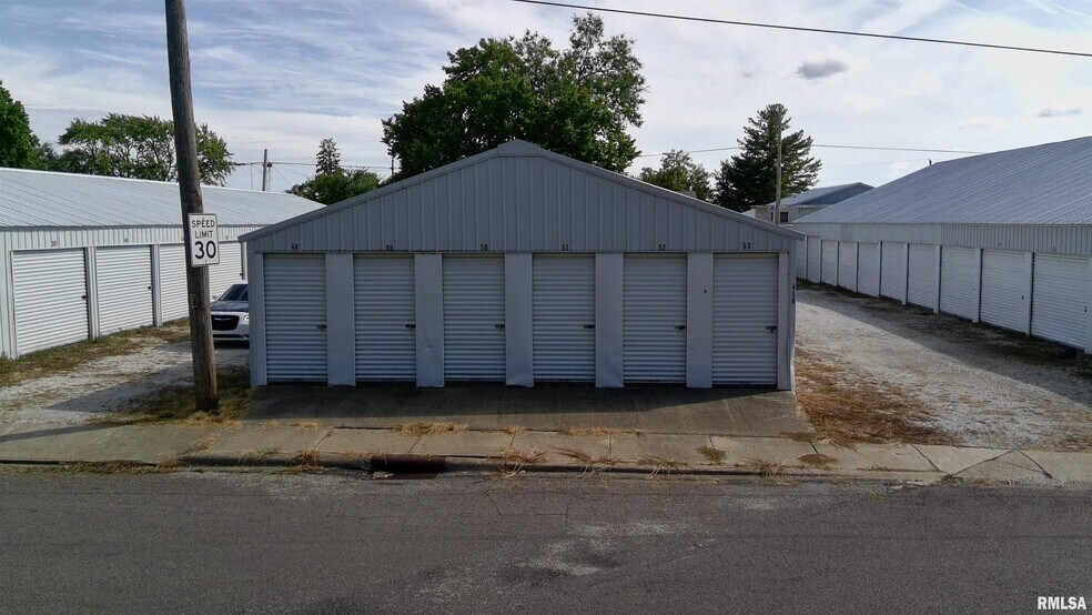 More Photos Of 421 E Moneta Ave, Peoria Heights Self Storage For Sale