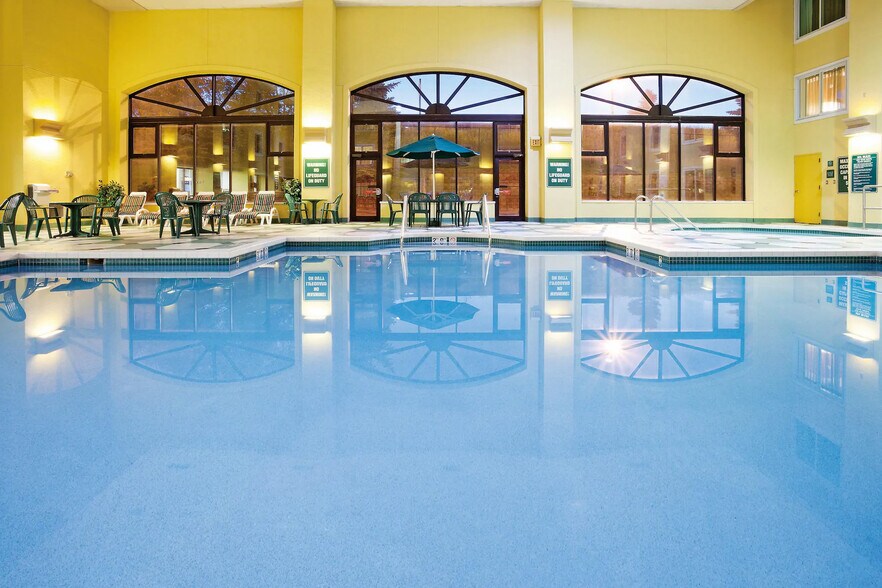 More Photos Of 5423 N Port Washington Rd, Glendale Hotel For Sale