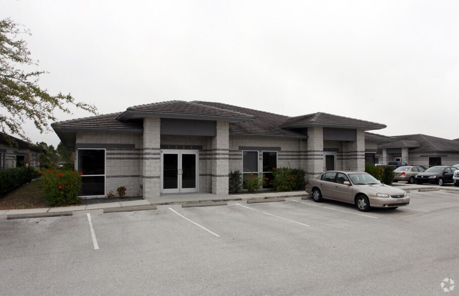 More Photos Of 7264-7270 Kyle Ct, Sarasota Office For Lease
