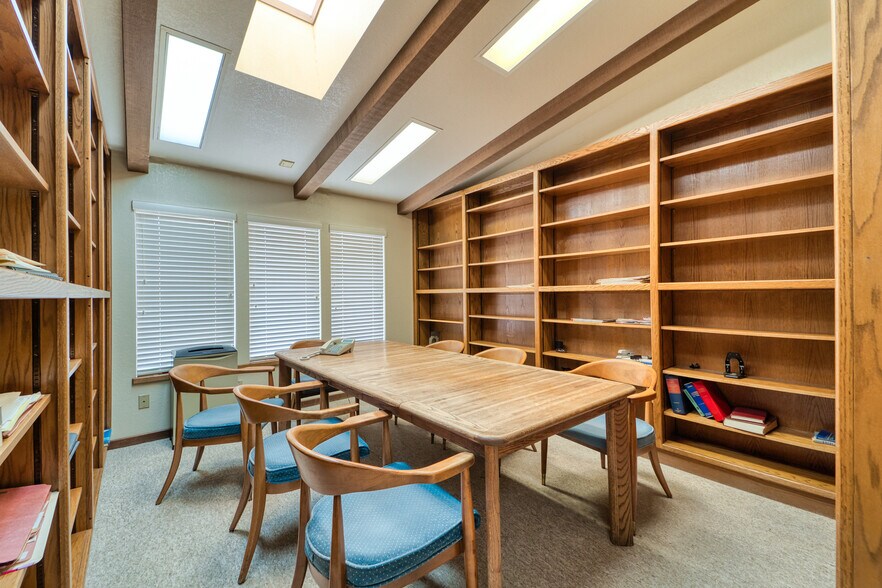 More Photos Of 1408 Live Oak Blvd, Yuba City Office For Sale