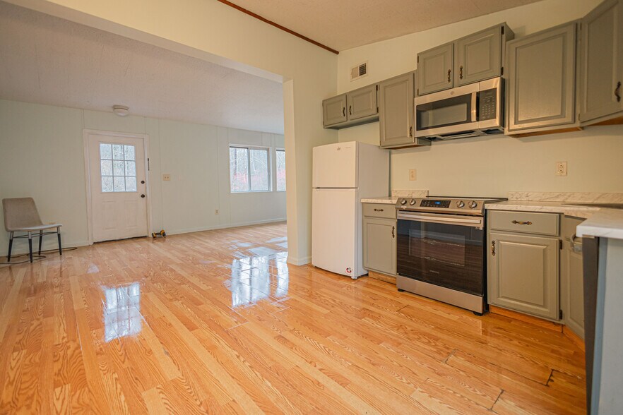 More Photos Of 1460 Pocono Ln, Bartonsville Multifamily For Sale