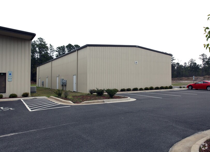 More Photos Of 130 Division Dr, Leland Flex For Sale