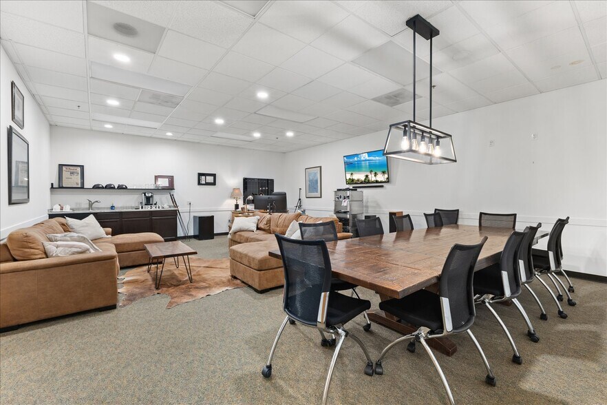 More Photos Of 18824 Smokey Point Blvd, Arlington Warehouse For Sale