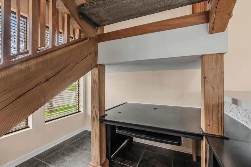 More Photos Of 204 4th, Dover Office For Lease