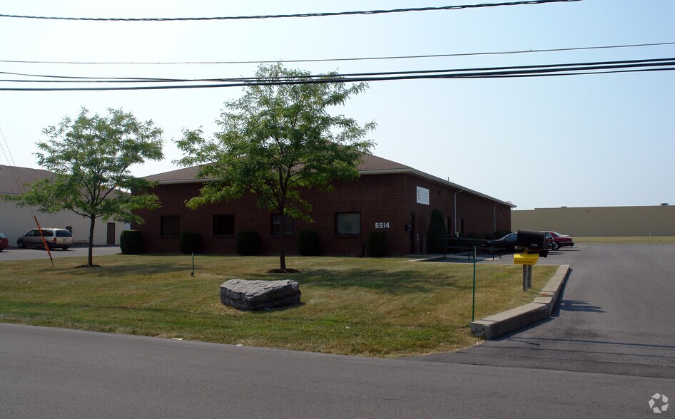 6514 Basile Rowe, East Syracuse, NY 13057 Flex/R&D For Lease