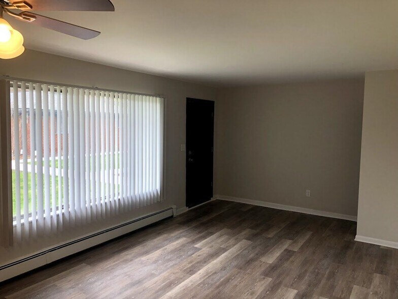 More Photos Of 2301 W 14 Mile Rd, Royal Oak Apartments For Sale