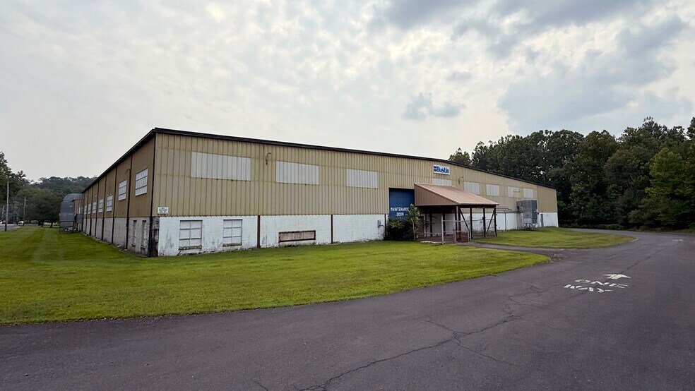 More Photos Of 401 Oak St, East Stroudsburg Manufacturing For Lease